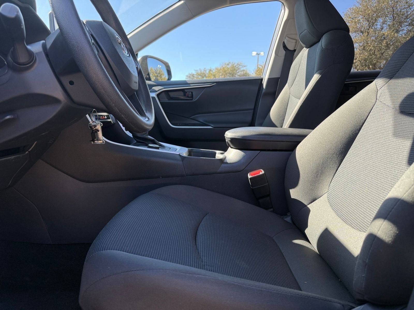 Used 2025 Toyota RAV4 LE image 27