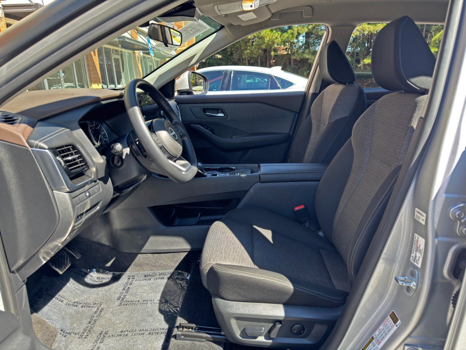 Used 2022 Nissan Rogue SV FWD image 15