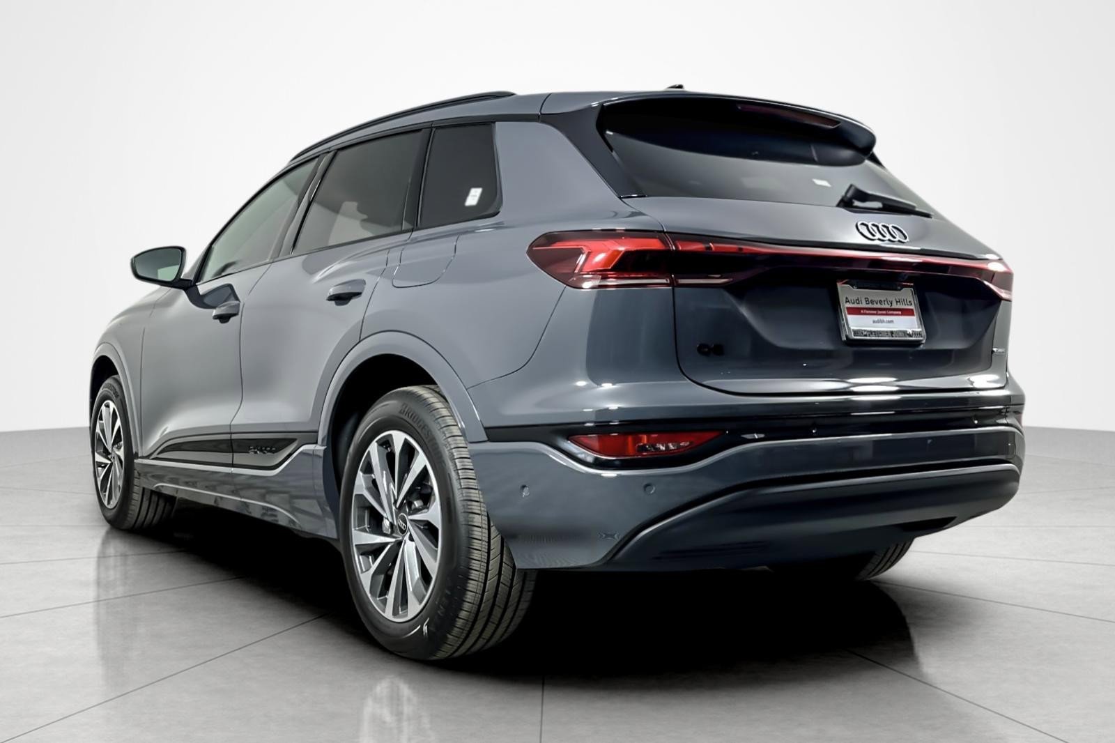 Used 2025 Audi Q6 e-tron Premium w/ Convenience Package image 3