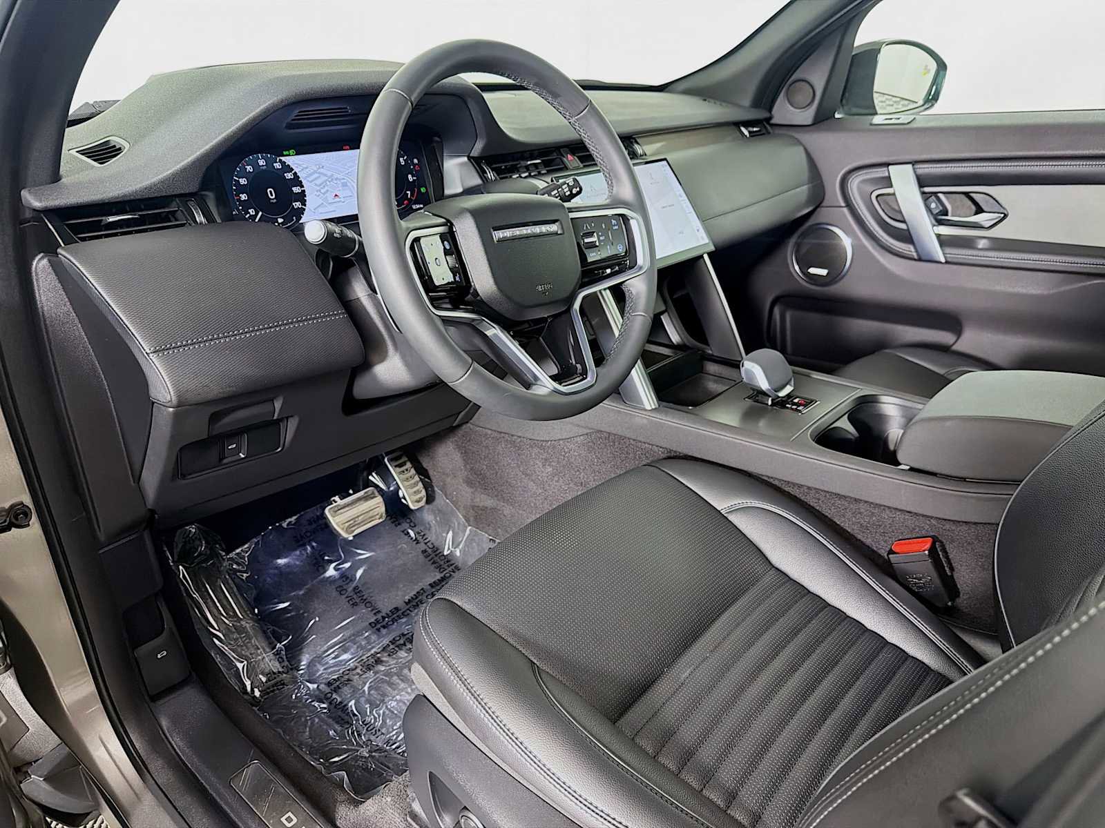 Used 2024 Land Rover Discovery Sport Dynamic SE image 9