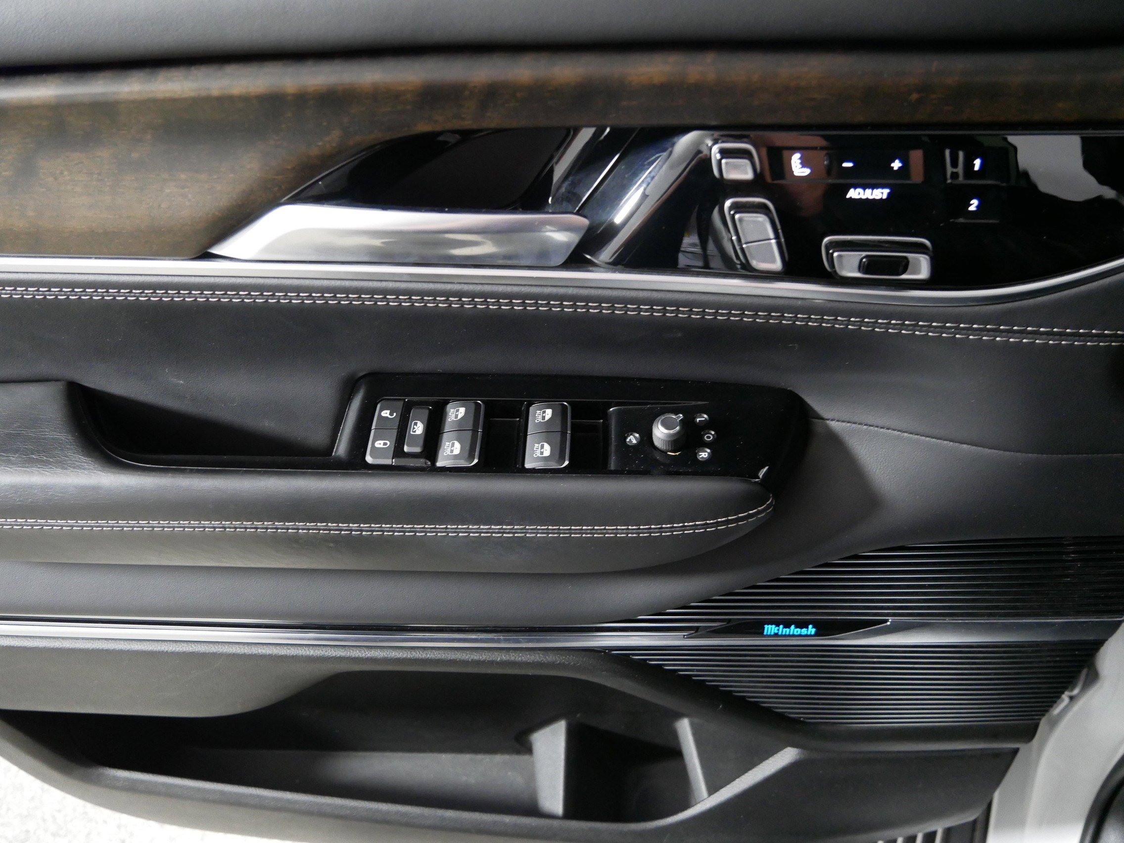 Used 2022 Jeep Grand Wagoneer Series I image 19