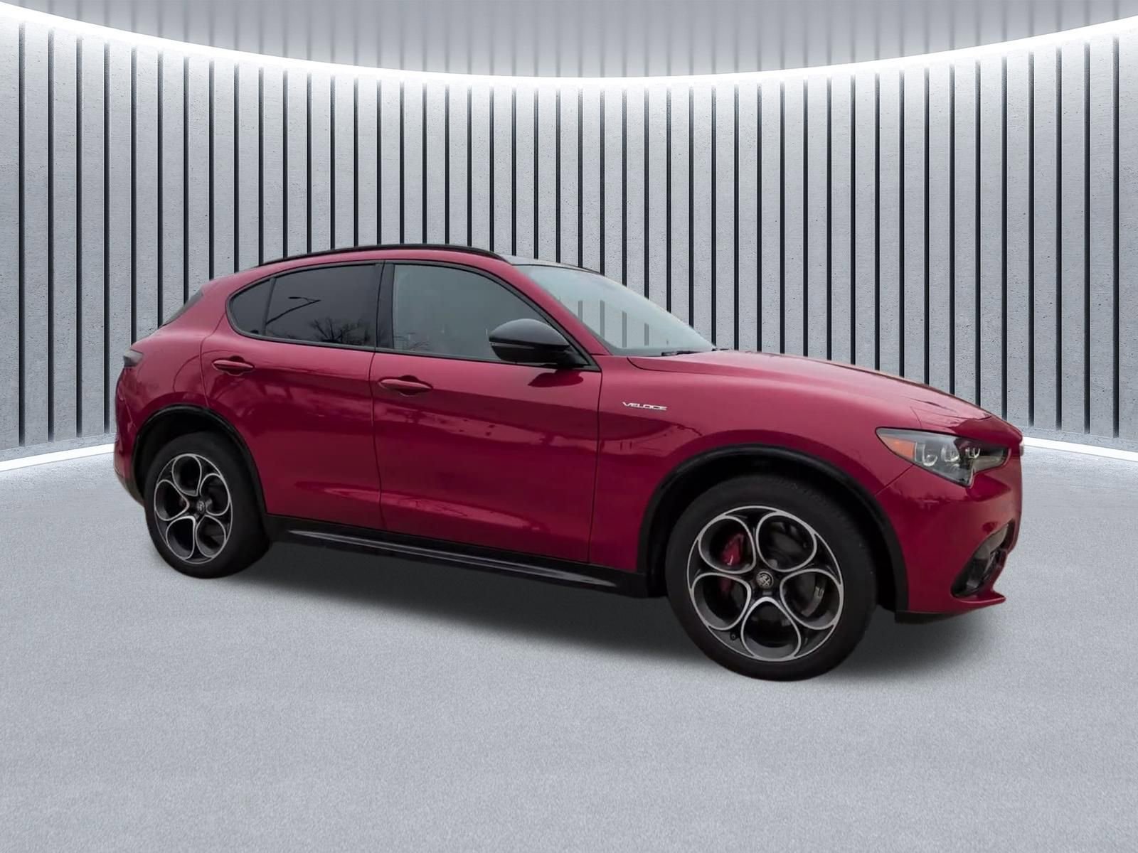 Used 2024 Alfa Romeo Stelvio Veloce image 3