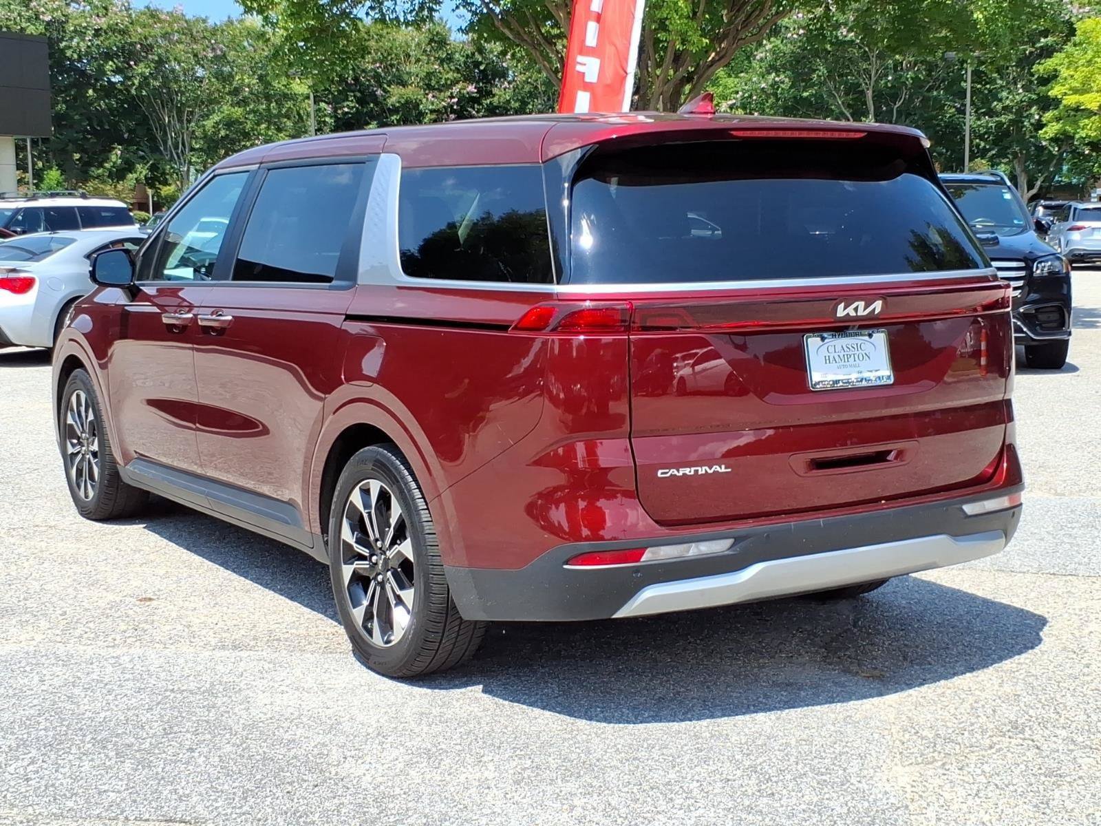 Used 2024 Kia Carnival EX FWD image 10