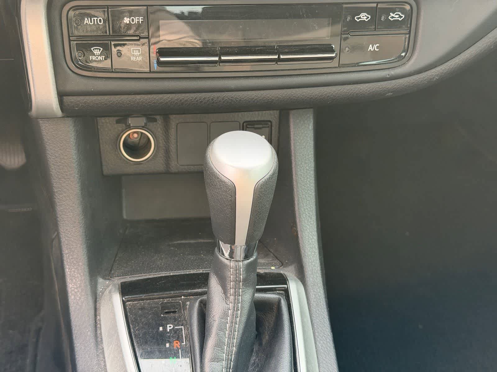 Used 2019 Toyota Corolla LE w/ Carpet Mat Package (TMS) FWD image 14