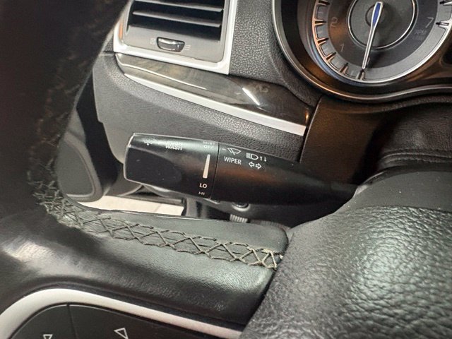 Used 2018 Chrysler 300 Limited AWD/4WD image 17