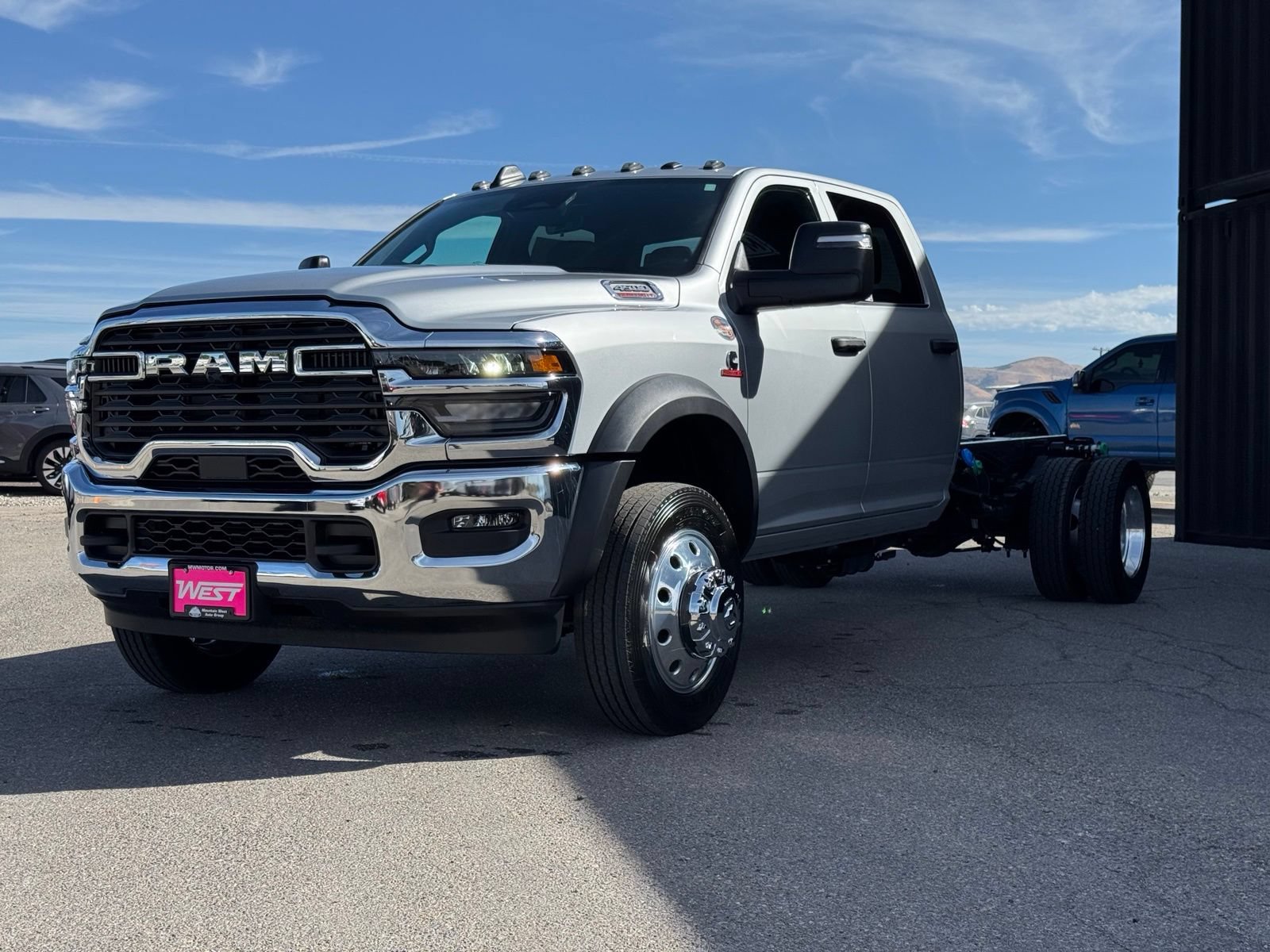 New 2027 RAM 4500 4x4 Crew Cab DRW w/ Laramie Trim Package image 12