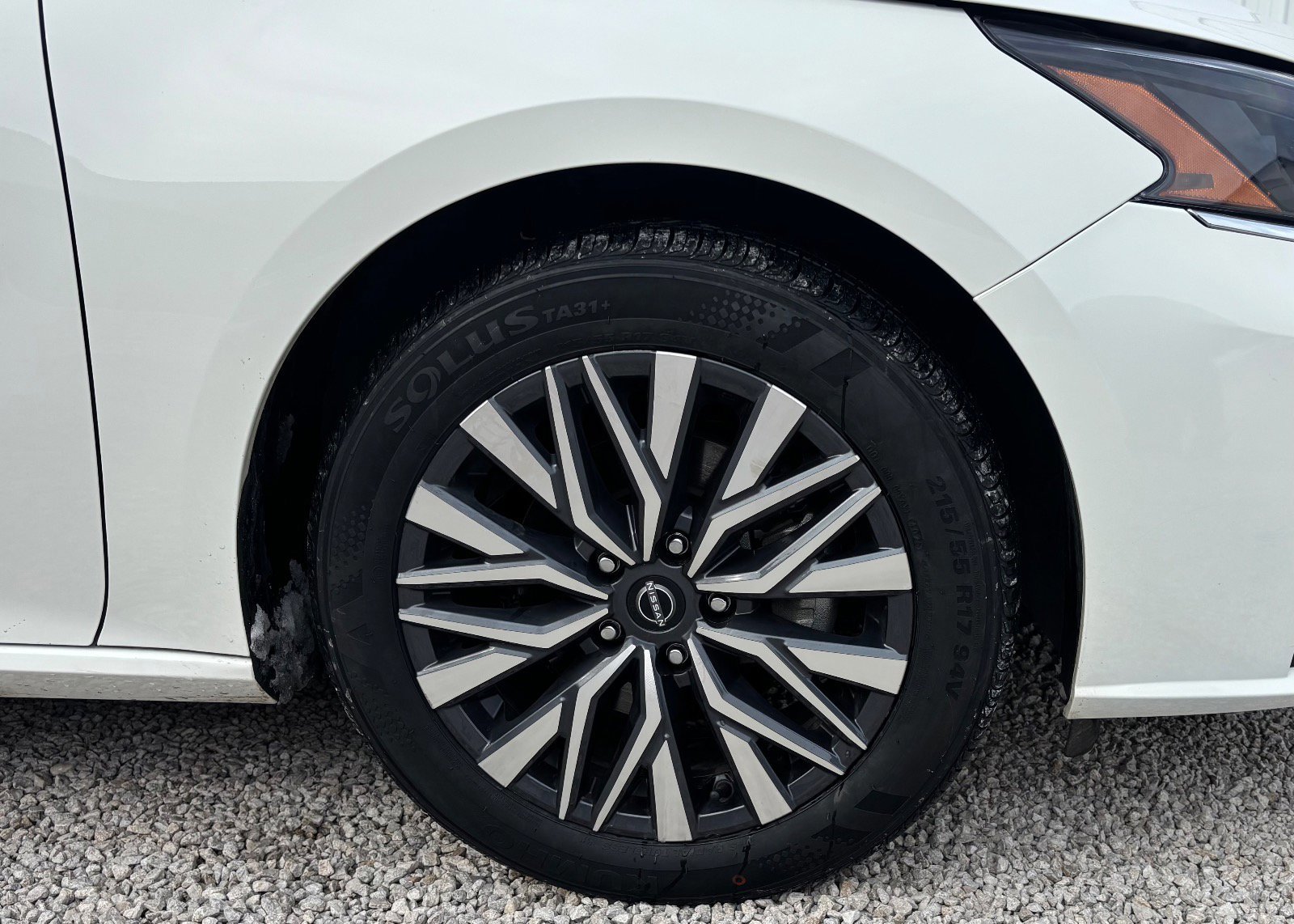 Used 2025 Nissan Altima 2.5 SV image 17