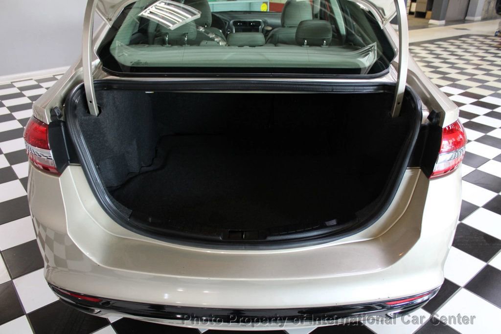 Used 2017 Ford Fusion SE image 21