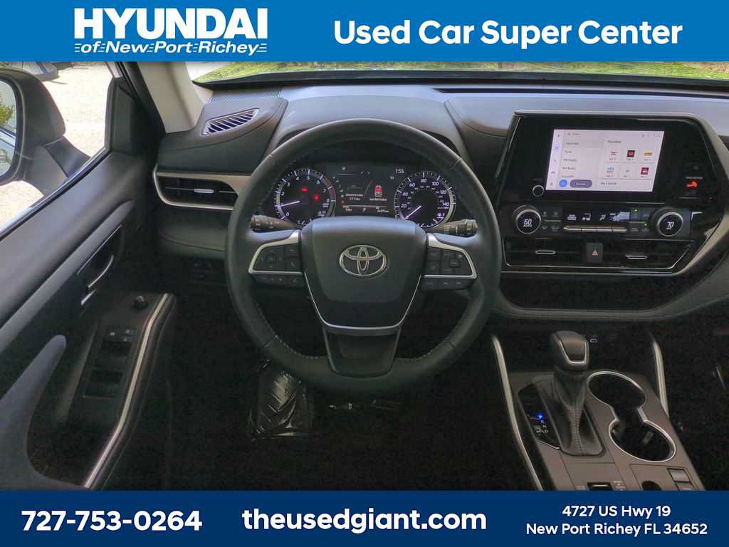 Used 2023 Toyota Highlander LE FWD image 19