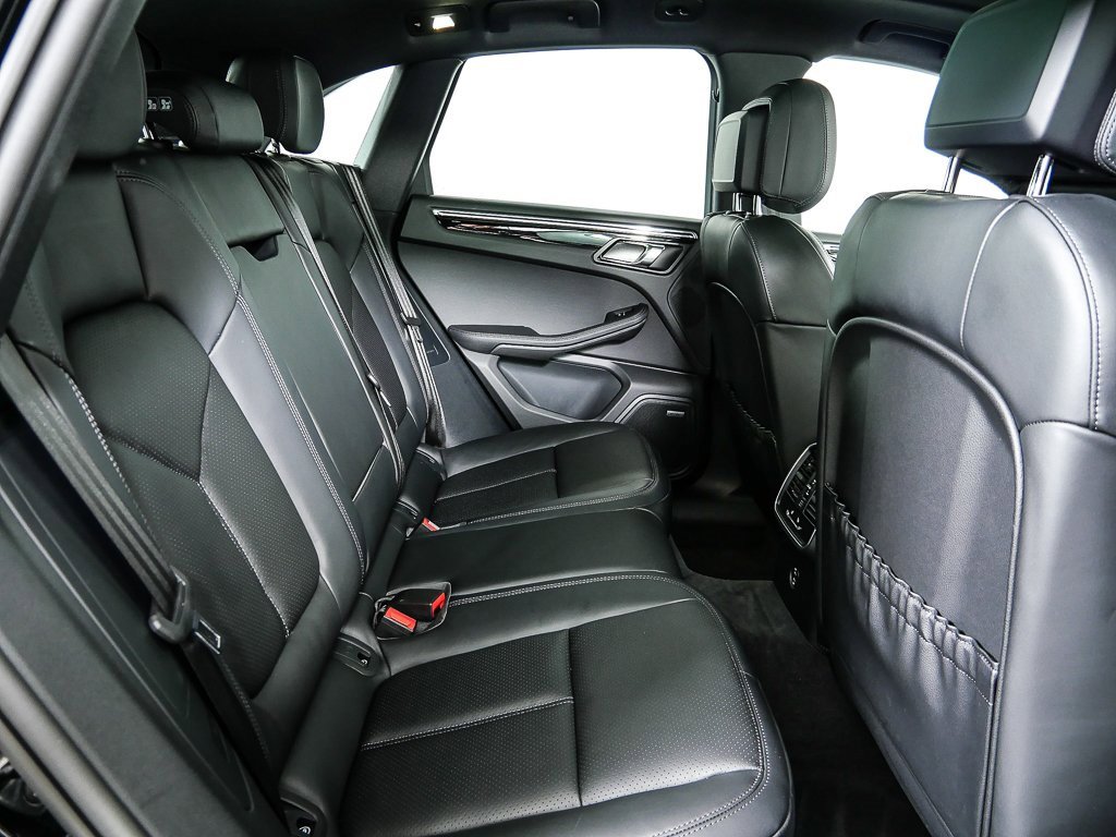 Certified 2025 Porsche Macan image 24