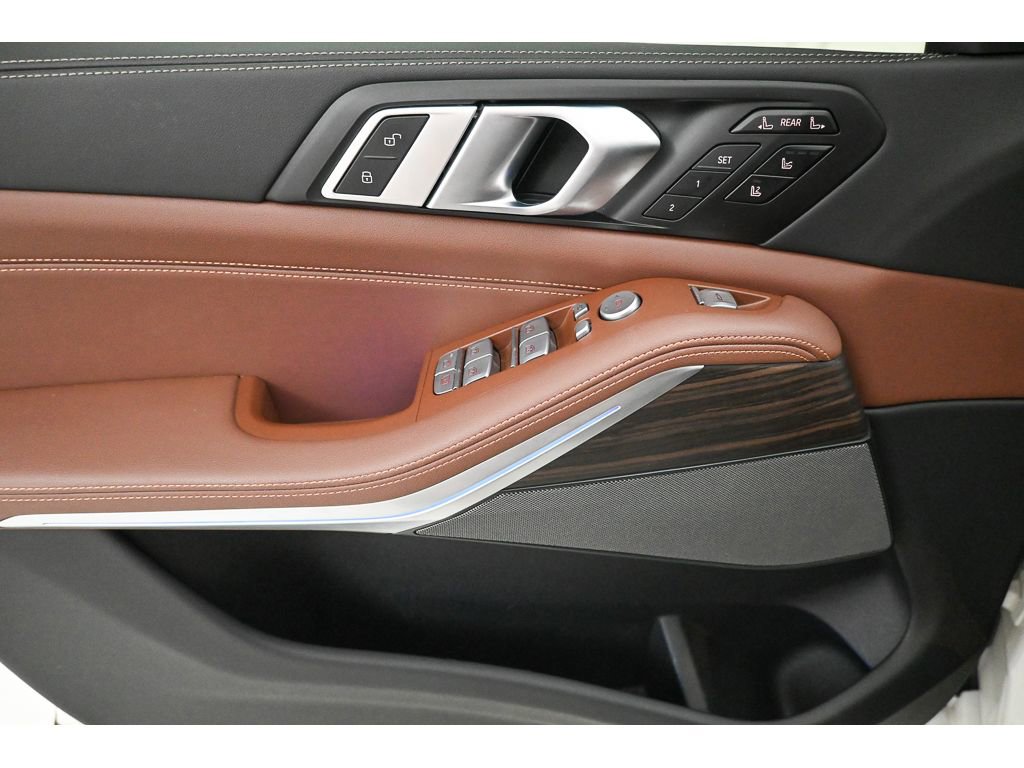 Used 2025 BMW X7 xDrive40i w/ Executive Package image 36