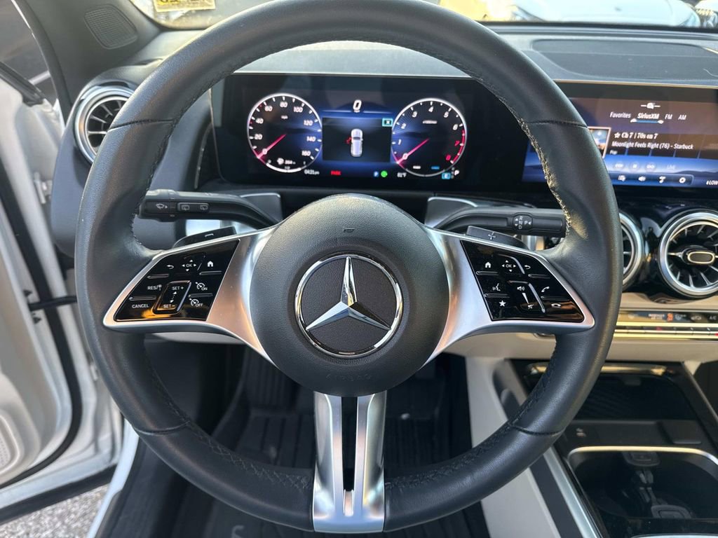 Used 2025 Mercedes-Benz GLB 250 image 21