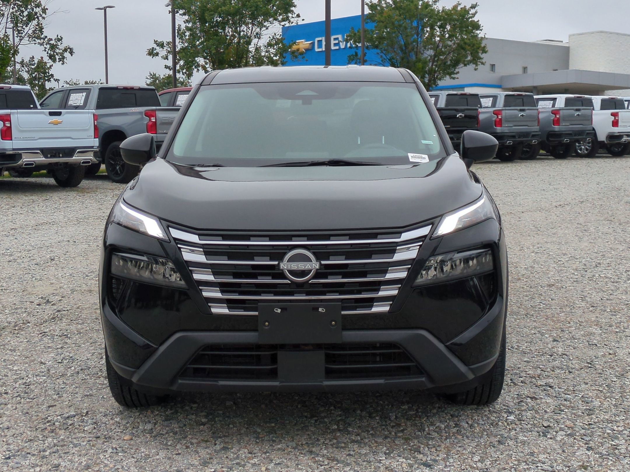 Used 2024 Nissan Rogue SV AWD/4WD image 3