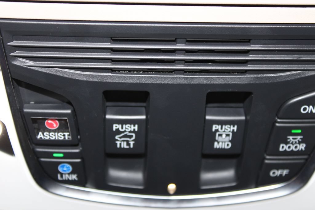Used 2023 Acura MDX w/ Technology Package FWD image 53