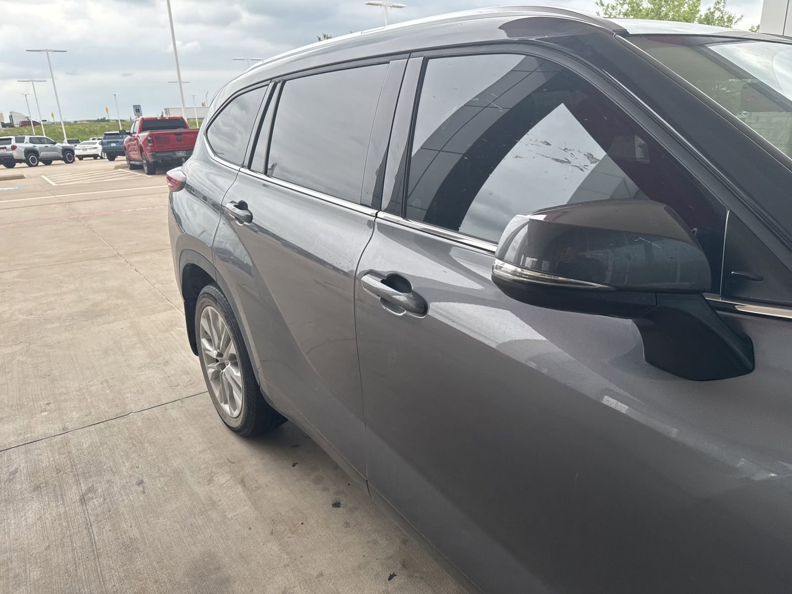 Used 2024 Toyota Highlander Limited image 21