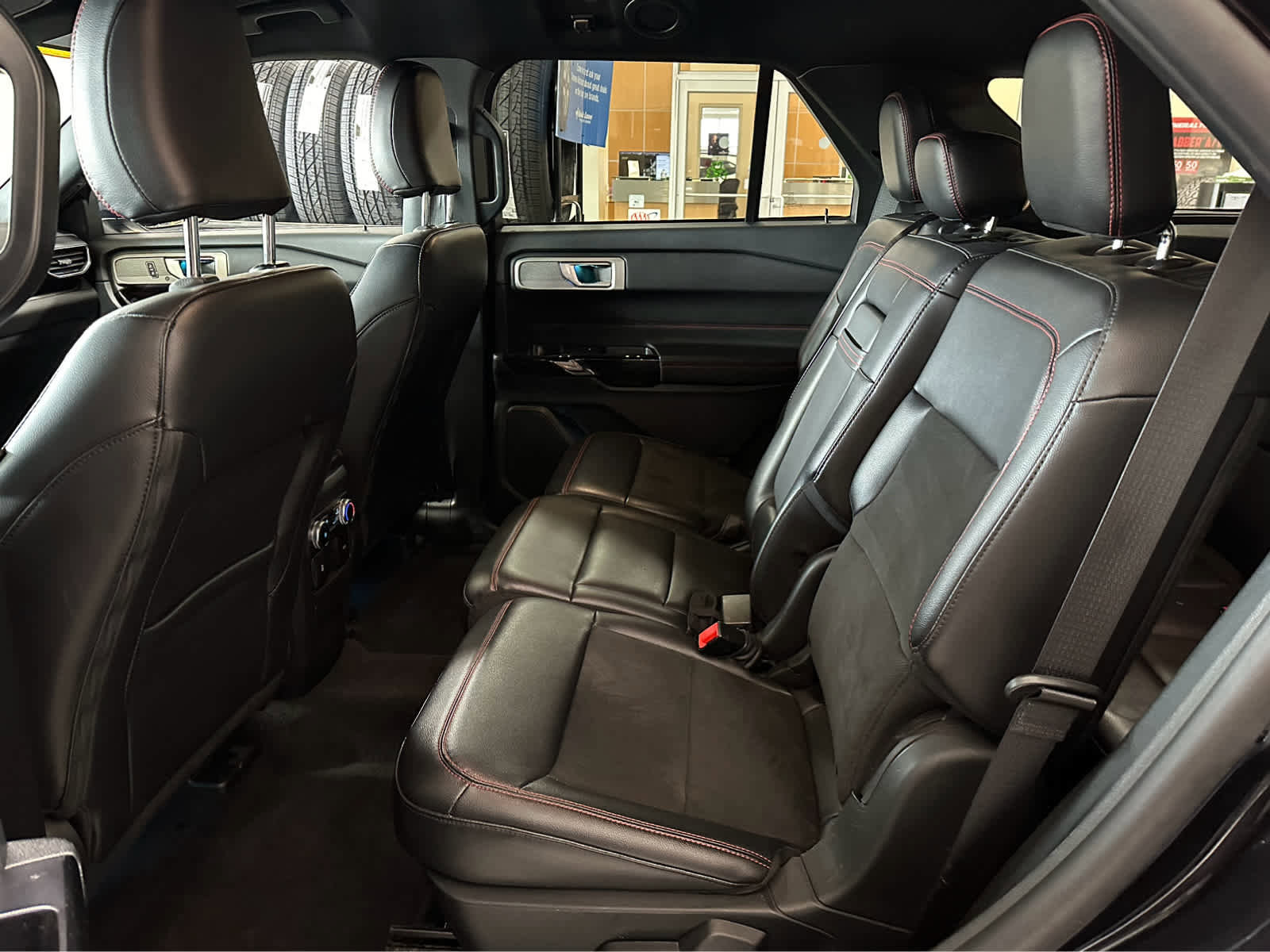 Used 2024 Ford Explorer ST-Line w/ Class IV Trailer Tow Package AWD/4WD image 33