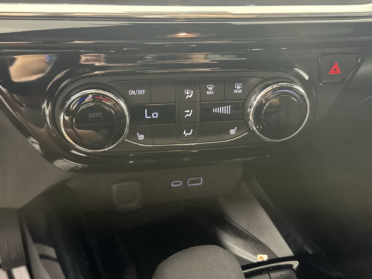 Used 2024 Chevrolet Trax RS w/ Sunroof Package FWD image 12
