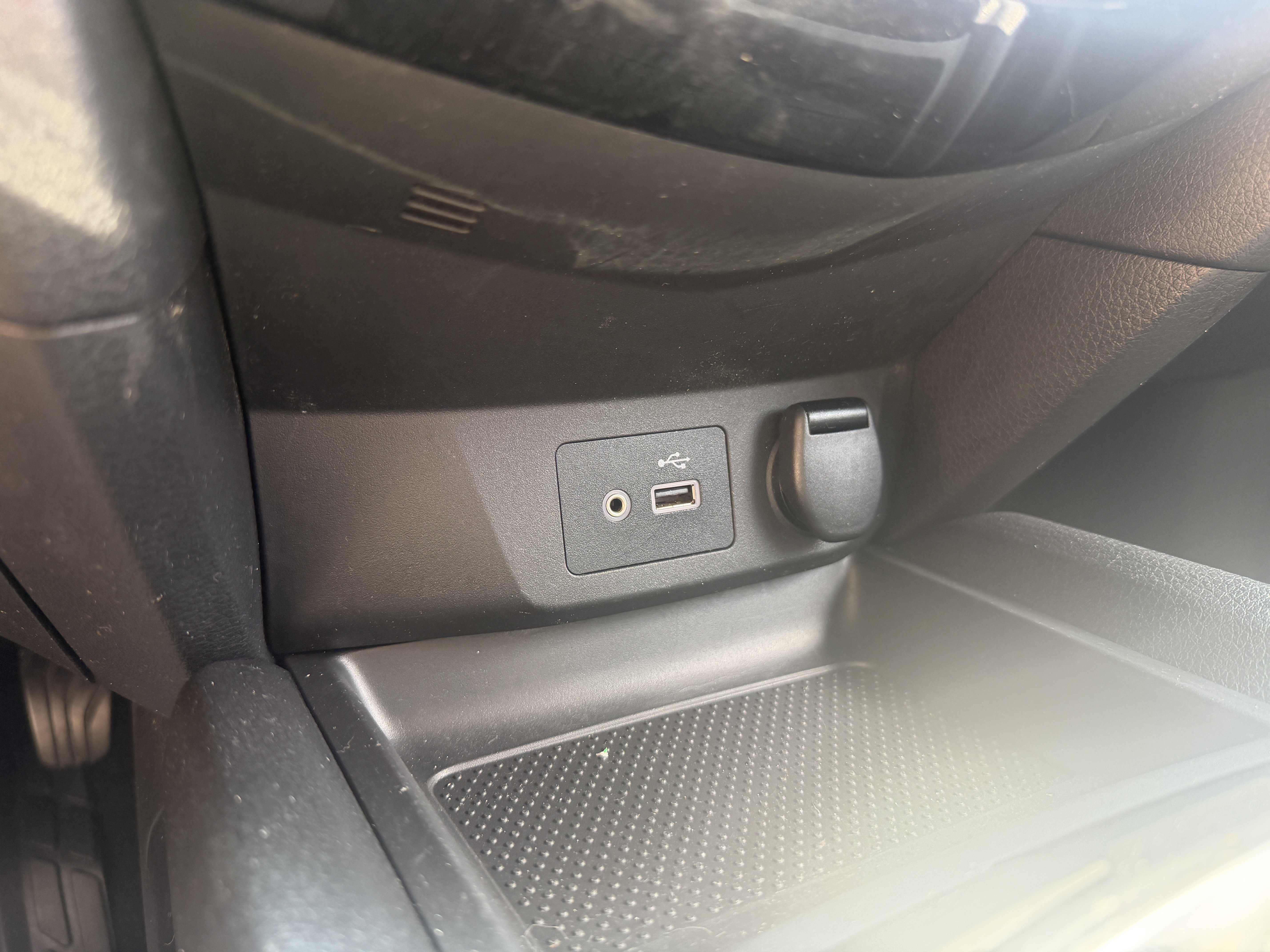 Used 2018 Nissan Rogue SV FWD image 40