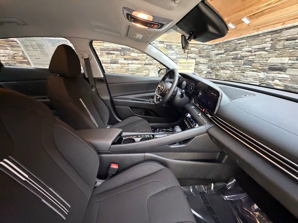 Certified 2023 Hyundai Elantra SEL w/ Convenience Package image 14