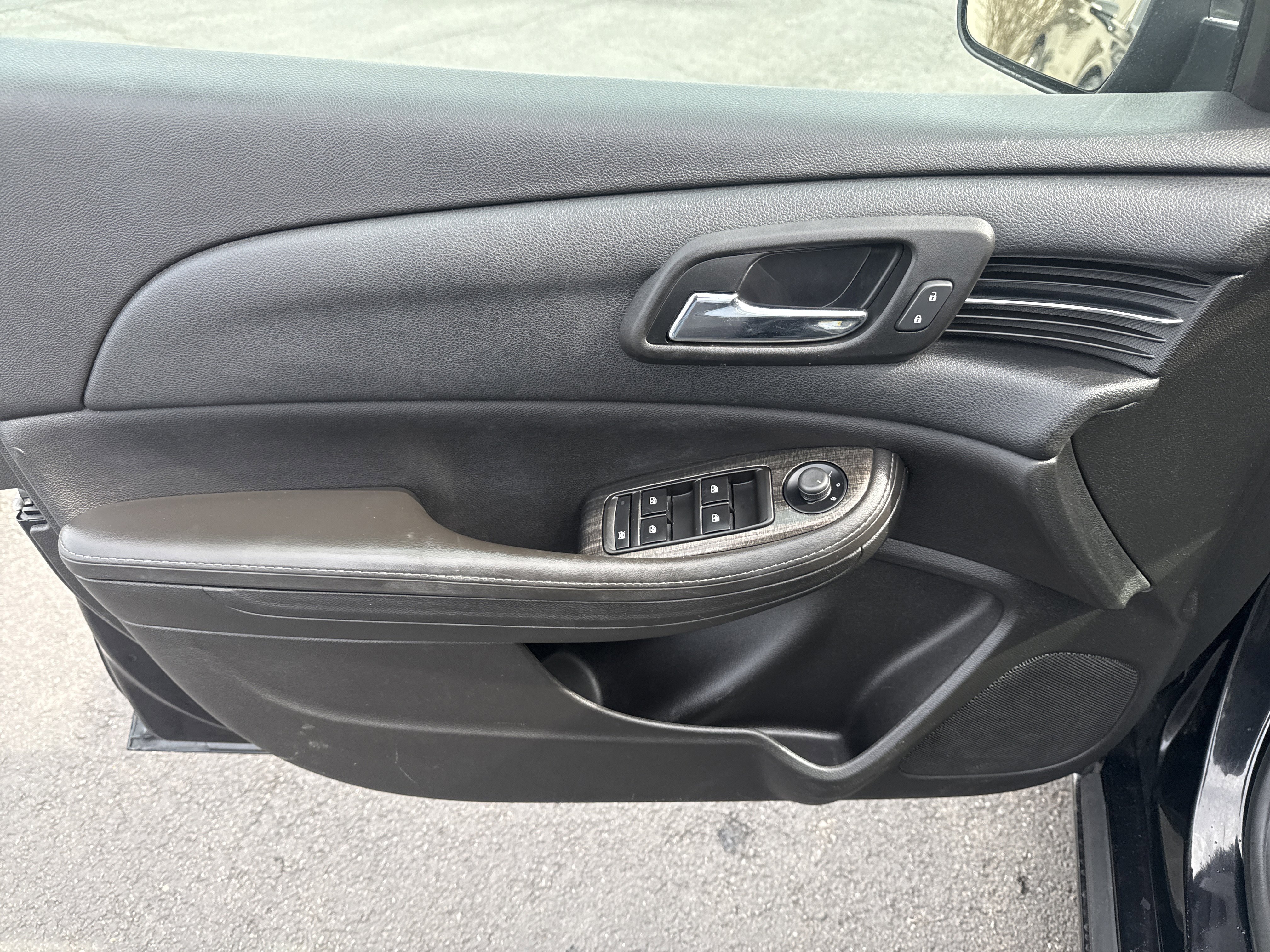 Used 2015 Chevrolet Malibu LT image 17