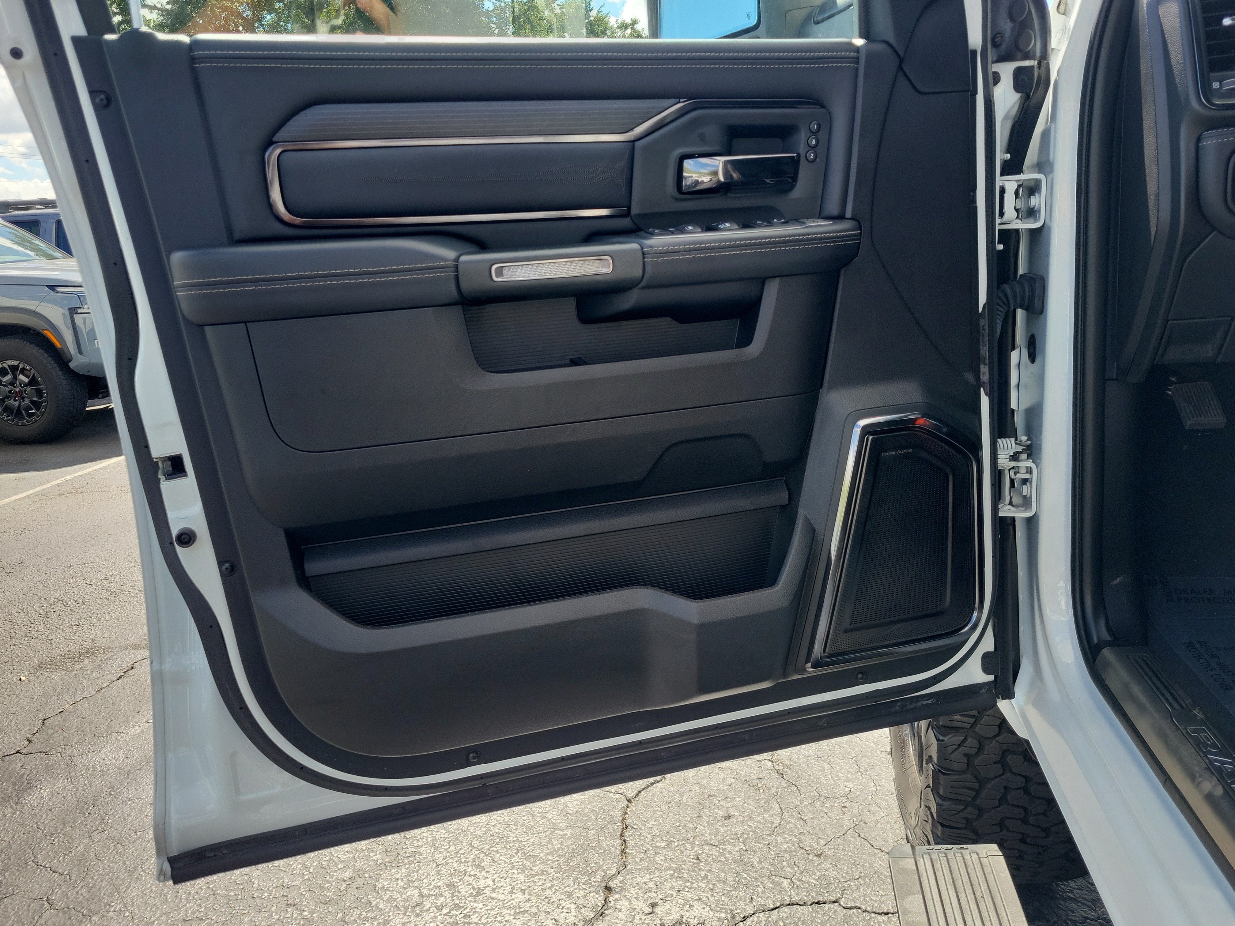 Used 2024 RAM 2500 Limited AWD/4WD image 18