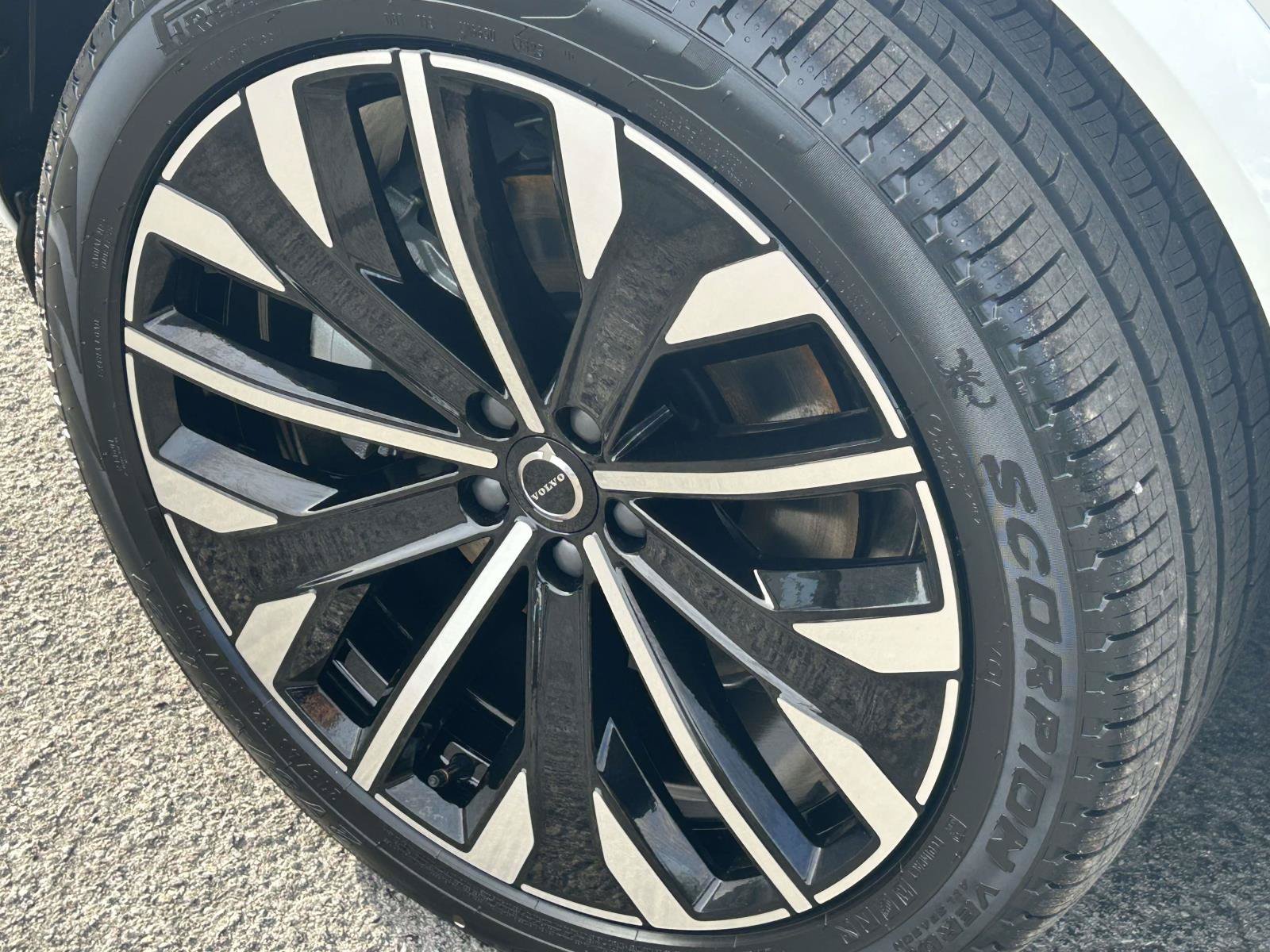 New 2026 Volvo XC90 B6 Ultra w/ Protection Package Premier AWD/4WD image 9