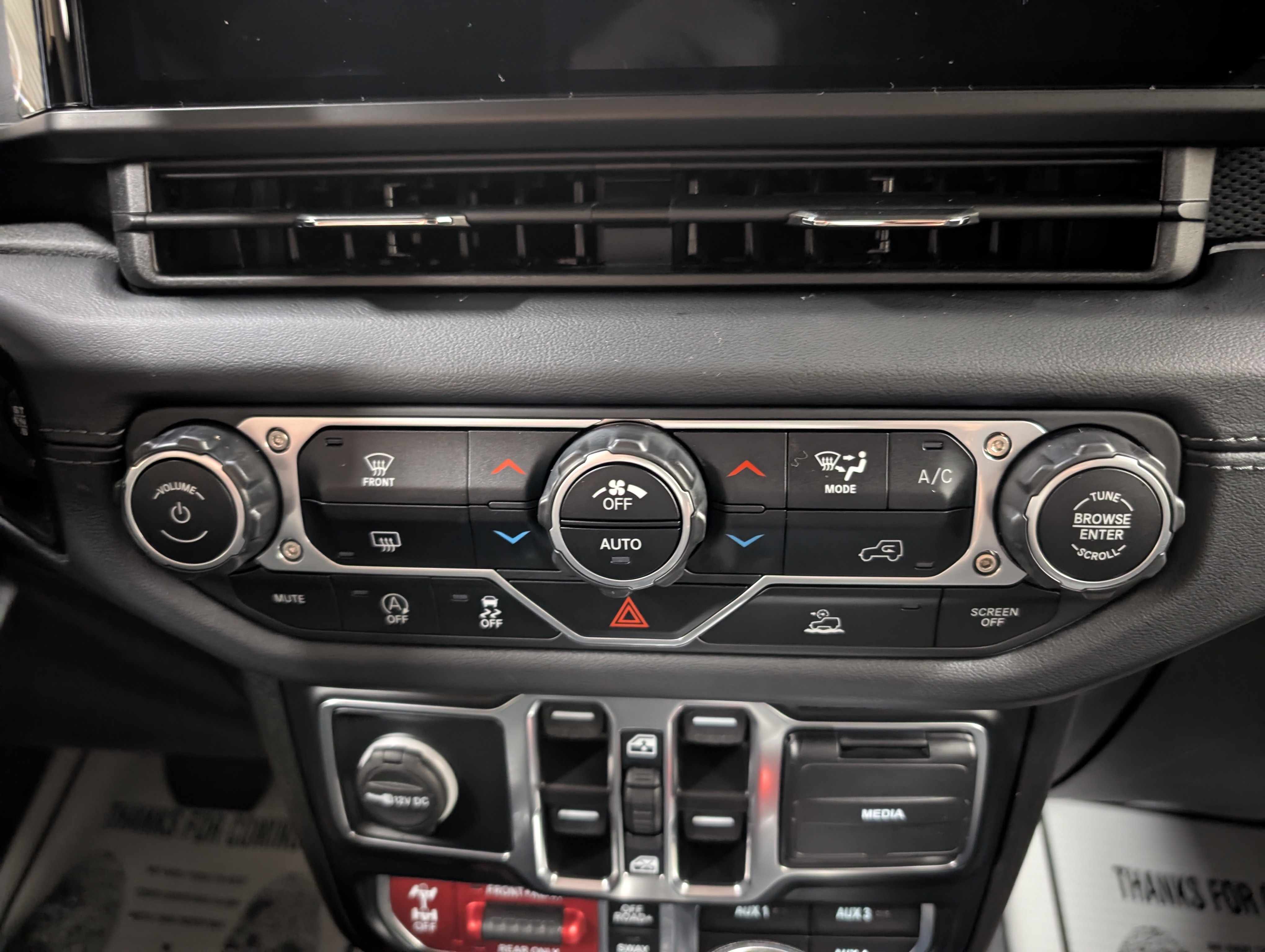 Used 2024 Jeep Wrangler Unlimited Rubicon AWD/4WD image 15