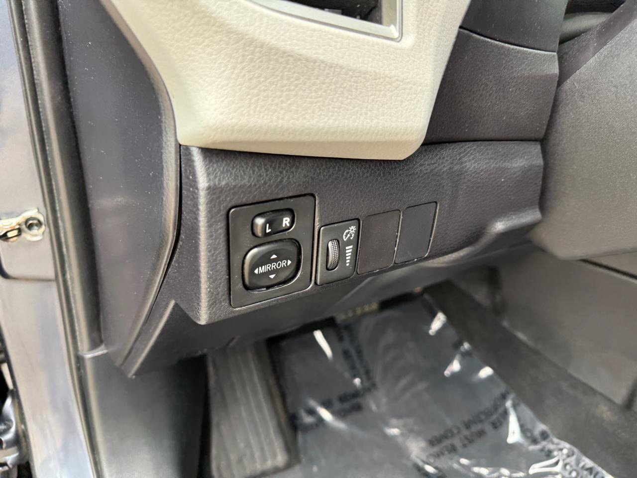 Used 2015 Toyota Corolla LE FWD image 12