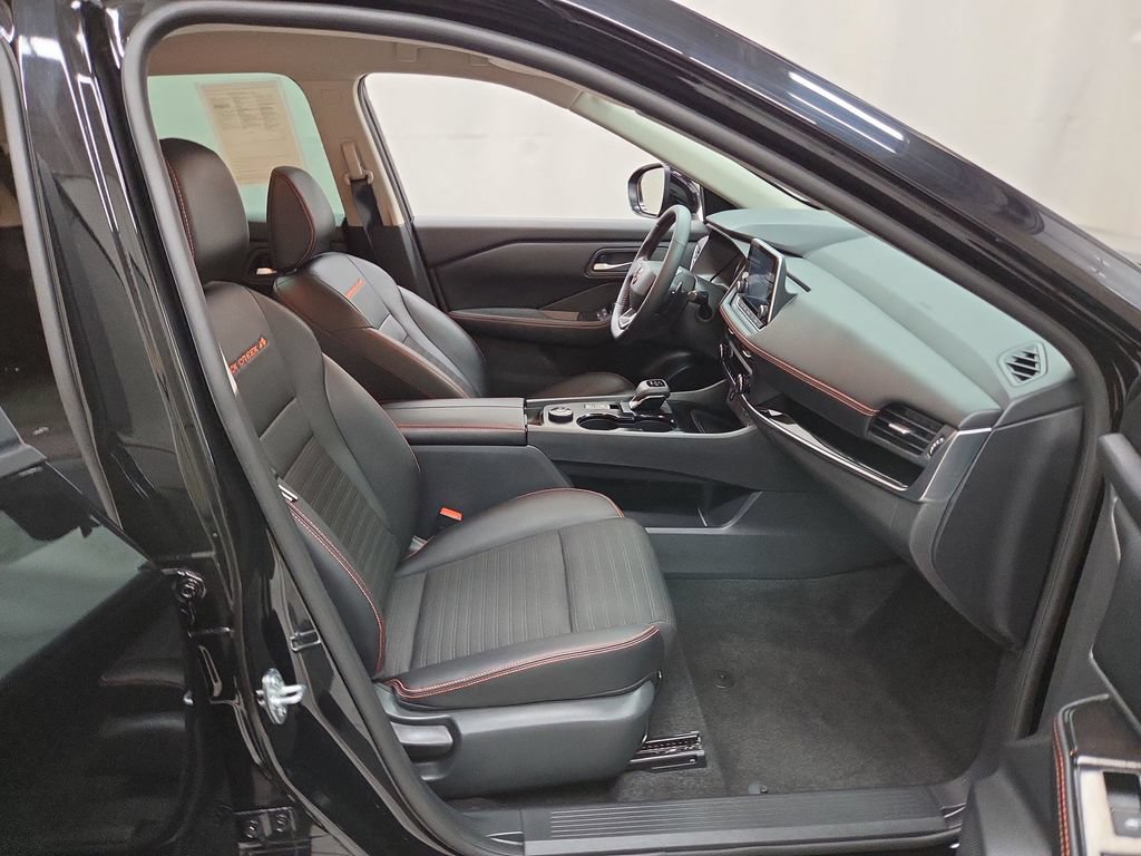 Used 2025 Nissan Rogue SV AWD/4WD image 12