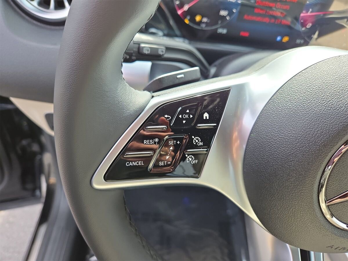 New 2026 Mercedes-Benz GLB 250 image 9