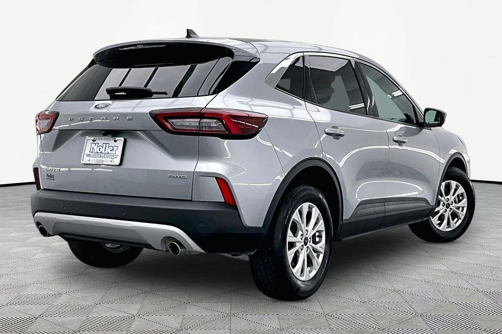 Certified 2023 Ford Escape Active w/ Tech Pack #2 AWD/4WD image 2