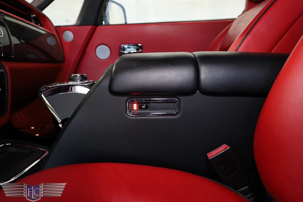 Used 2017 Rolls-Royce Phantom Drophead Coupe RWD image 19