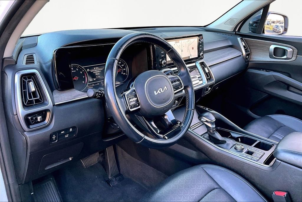 Used 2022 Kia Sorento EX w/ Panoramic Sunroof Package image 13
