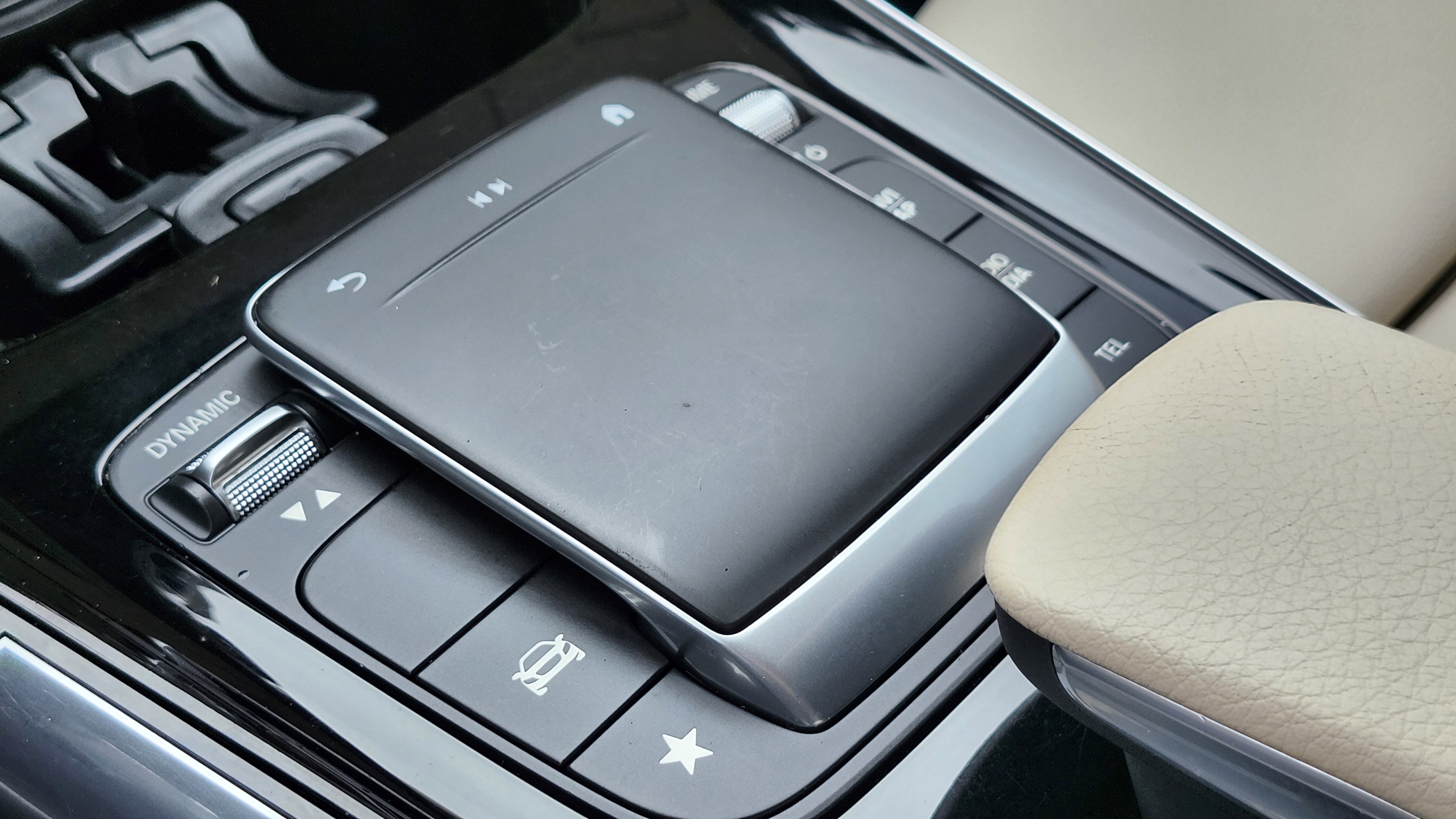 Used 2021 Mercedes-Benz GLA 250 4MATIC w/ Premium Package image 31