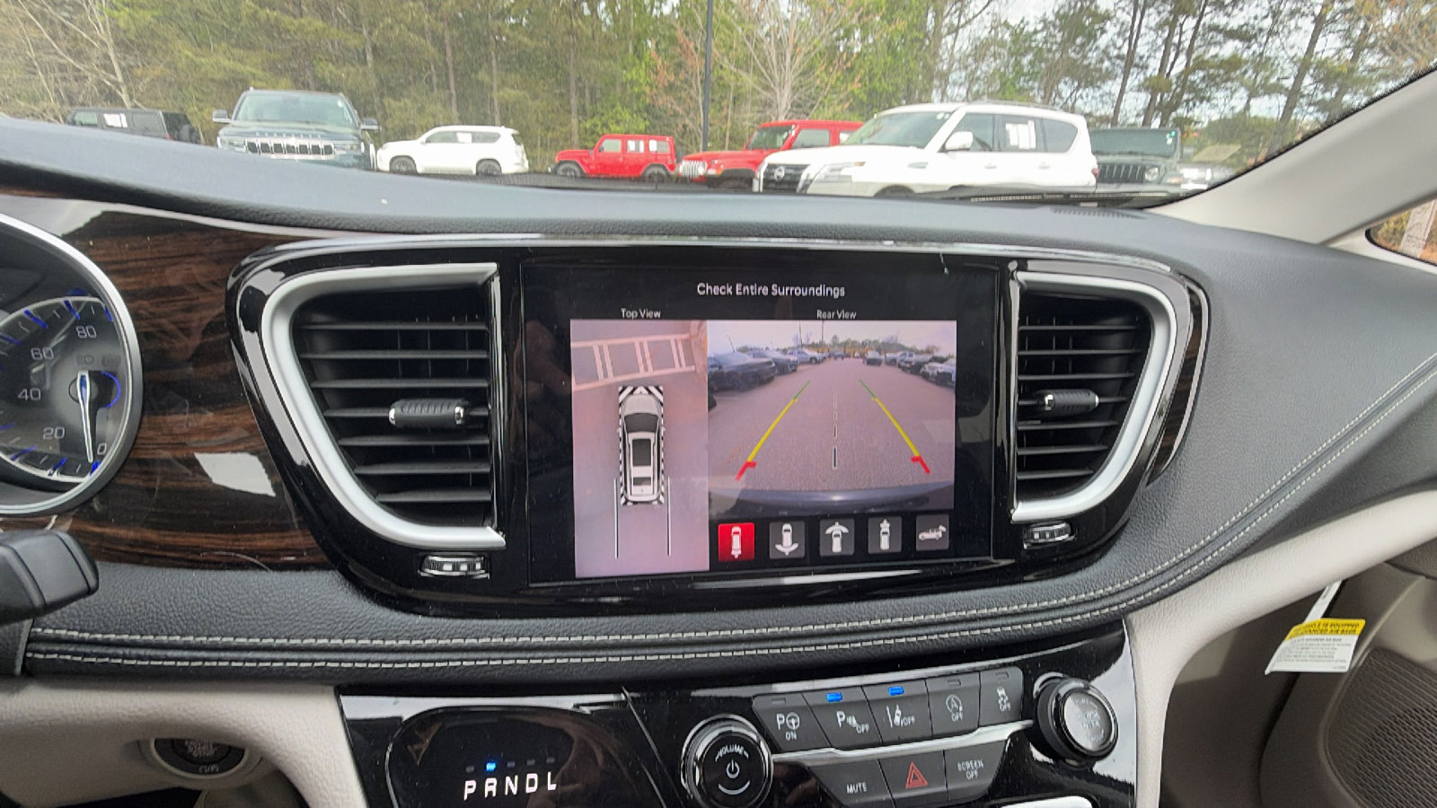 Used 2024 Chrysler Pacifica Limited image 34