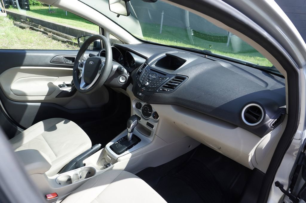 Used 2017 Ford Fiesta SE FWD image 8