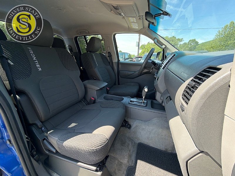 Used 2012 Nissan Frontier SV w/ Sport Appearance Pkg AWD/4WD image 16