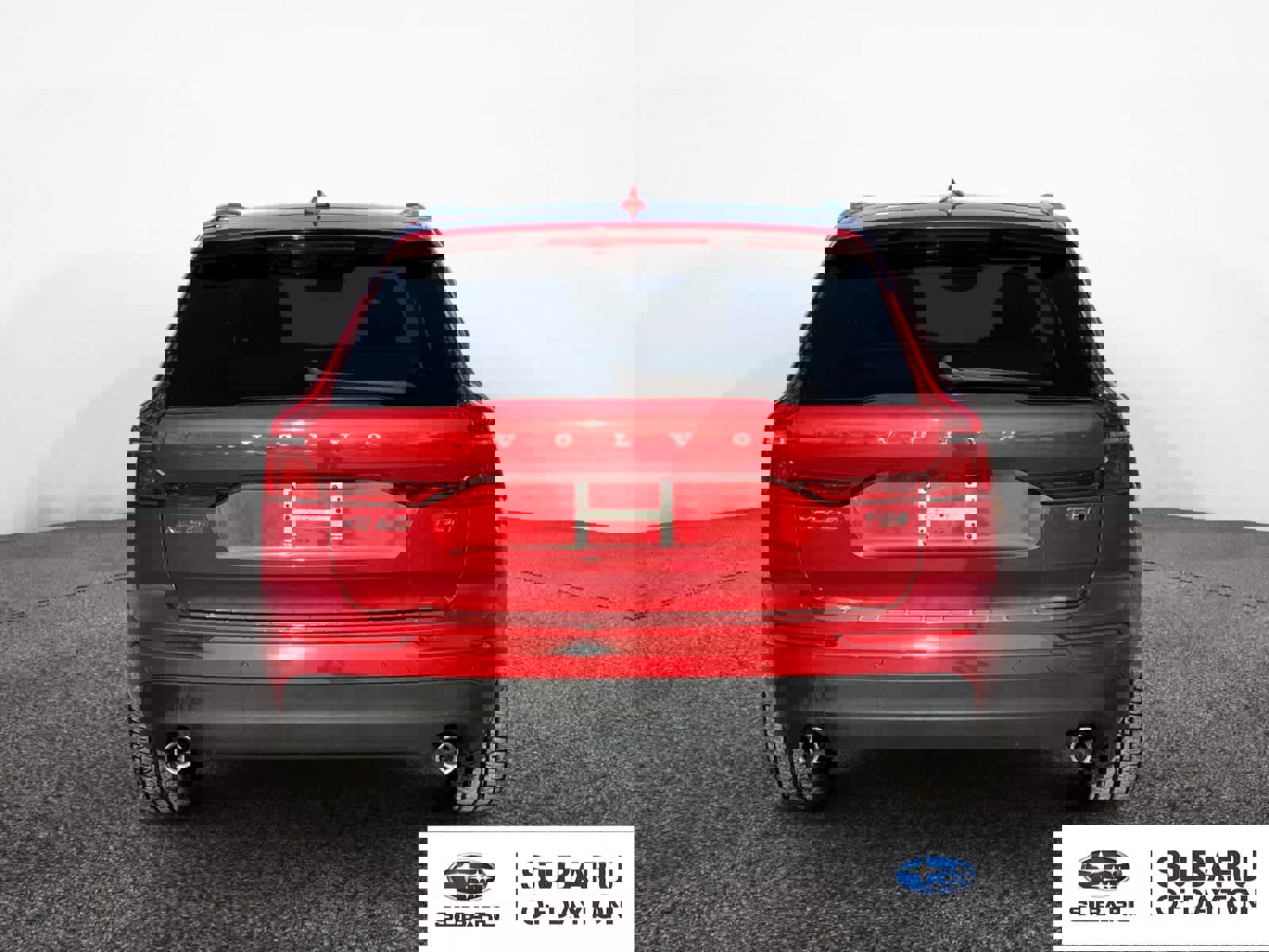 Used 2018 Volvo XC60 T5 Momentum w/ Vision Package image 4