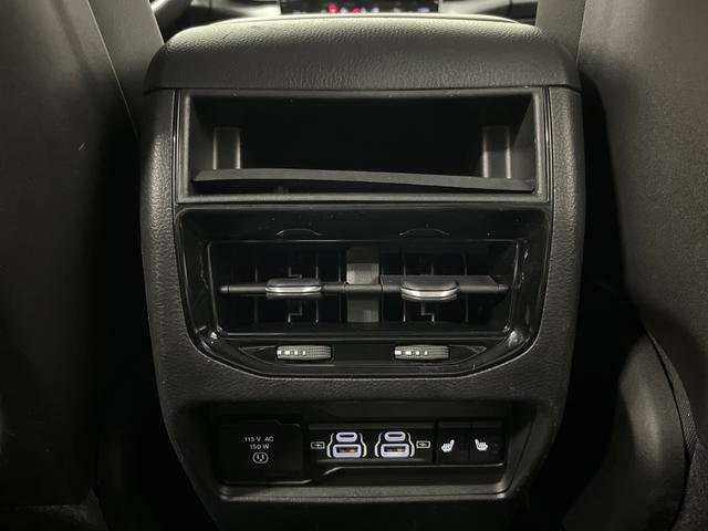 Used 2023 Jeep Grand Cherokee Limited w/ Luxury Tech Group II image 32