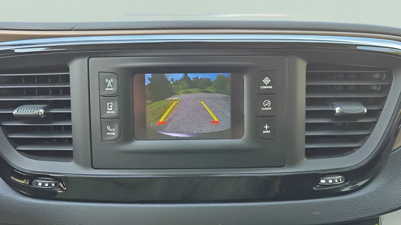 Used 2017 Chrysler Pacifica Touring image 31