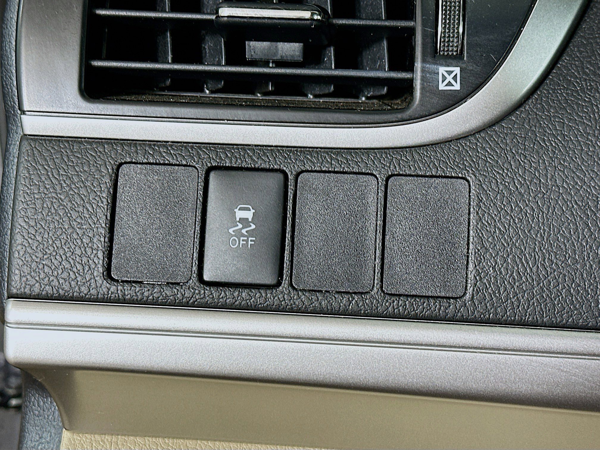 Used 2012 Toyota Camry LE image 17