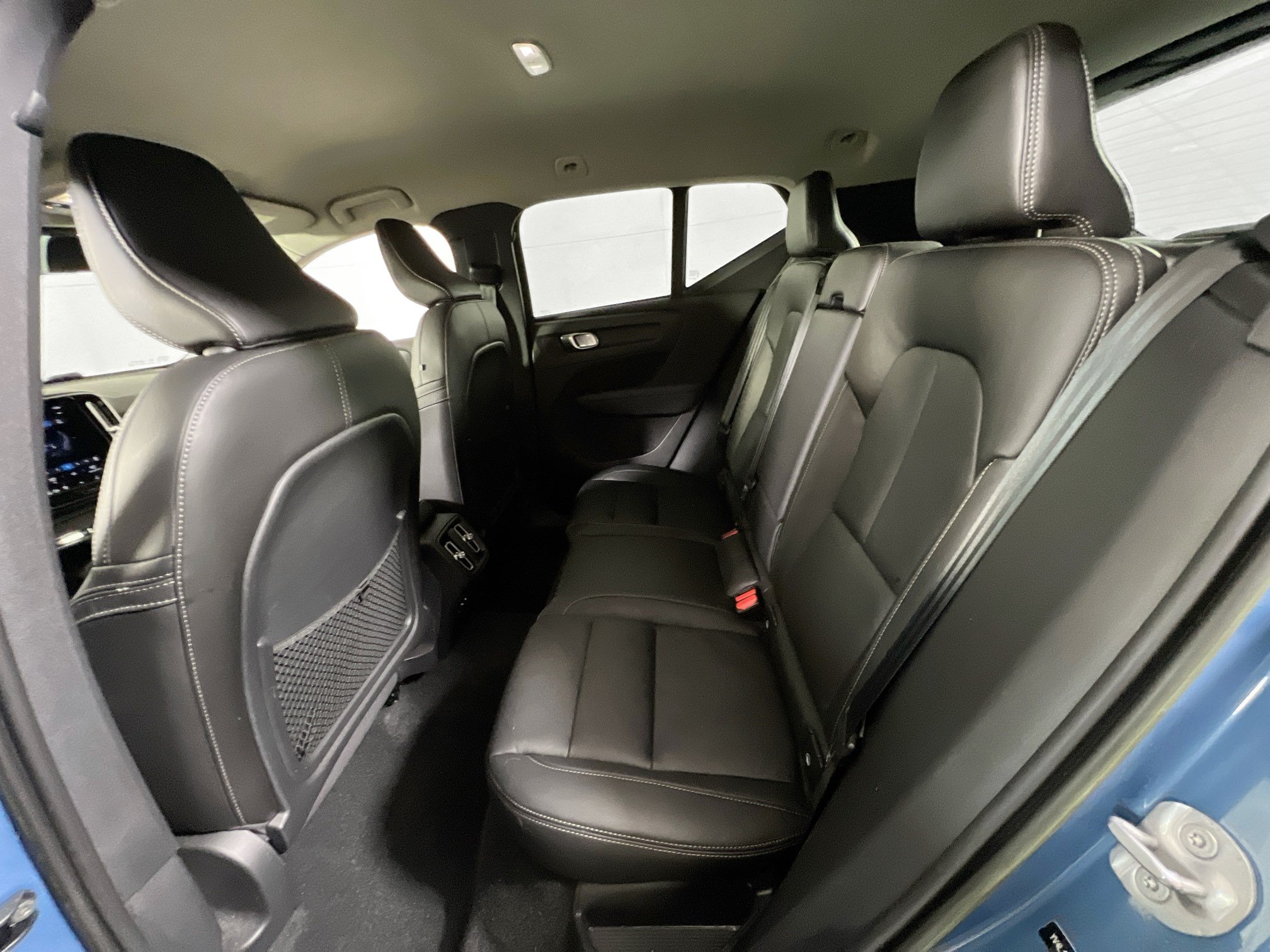 Used 2023 Volvo XC40 B5 Core w/ Convenience Package AWD/4WD image 23