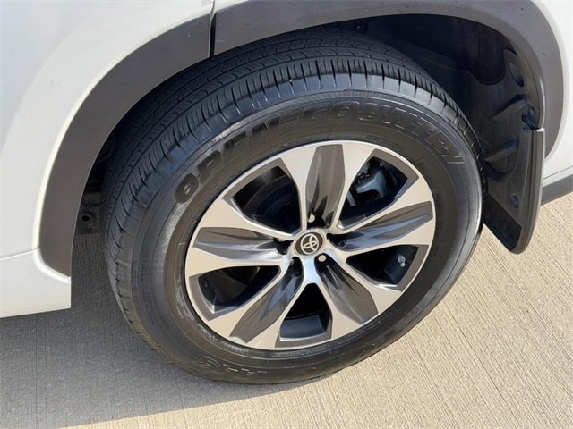 Used 2021 Toyota Highlander XLE image 7