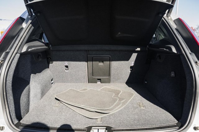 Certified 2025 Volvo XC40 B5 Plus image 9