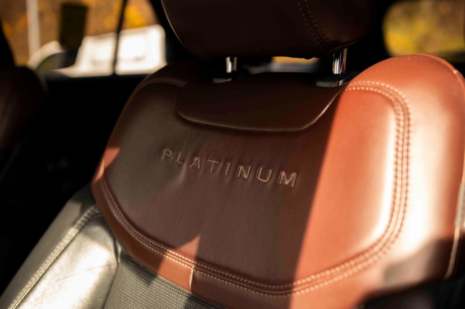 Used 2020 Ford Explorer Platinum w/ Premium Technology Package image 19