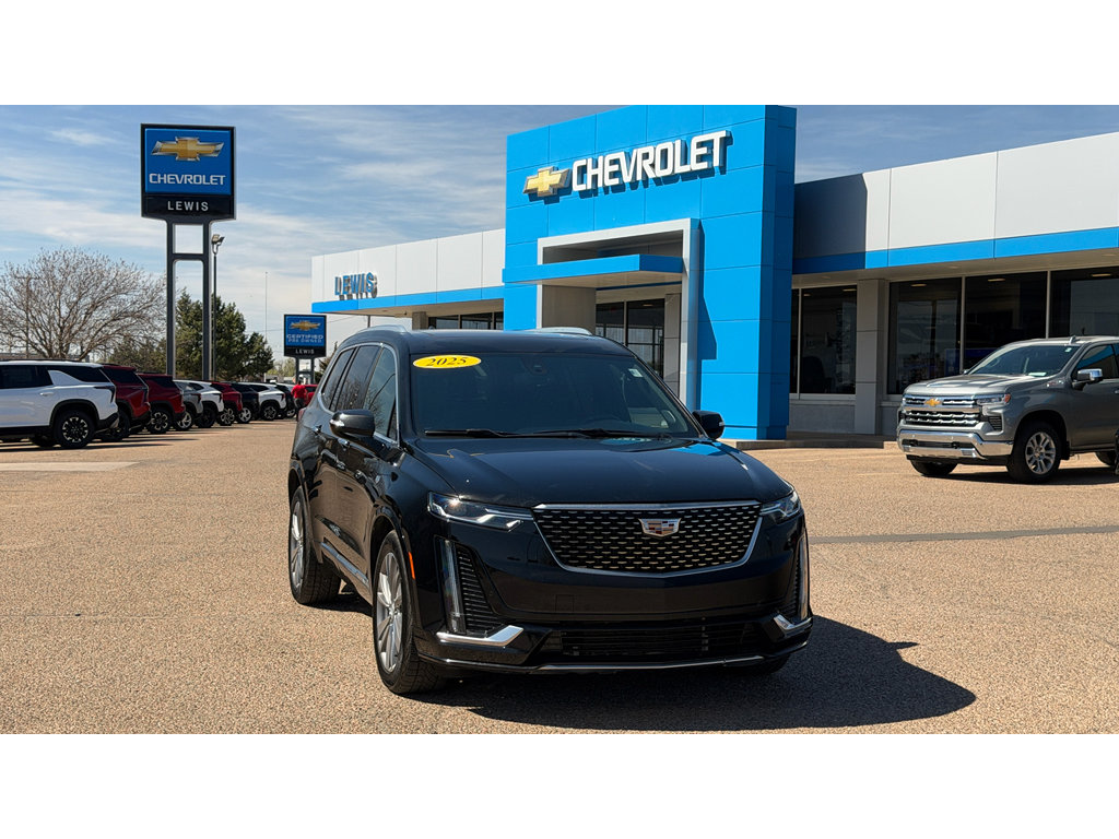 Used 2023 Cadillac XT6 Premium Luxury image 2