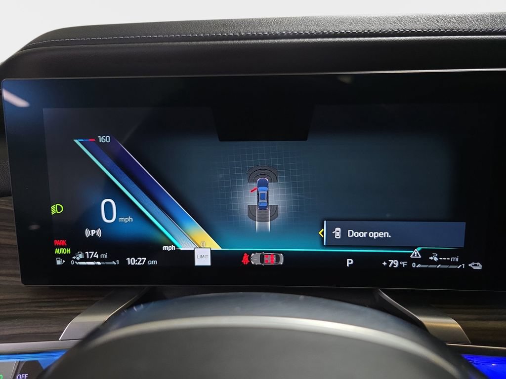 Certified 2024 BMW 750e xDrive w/ Premium Package AWD/4WD image 22