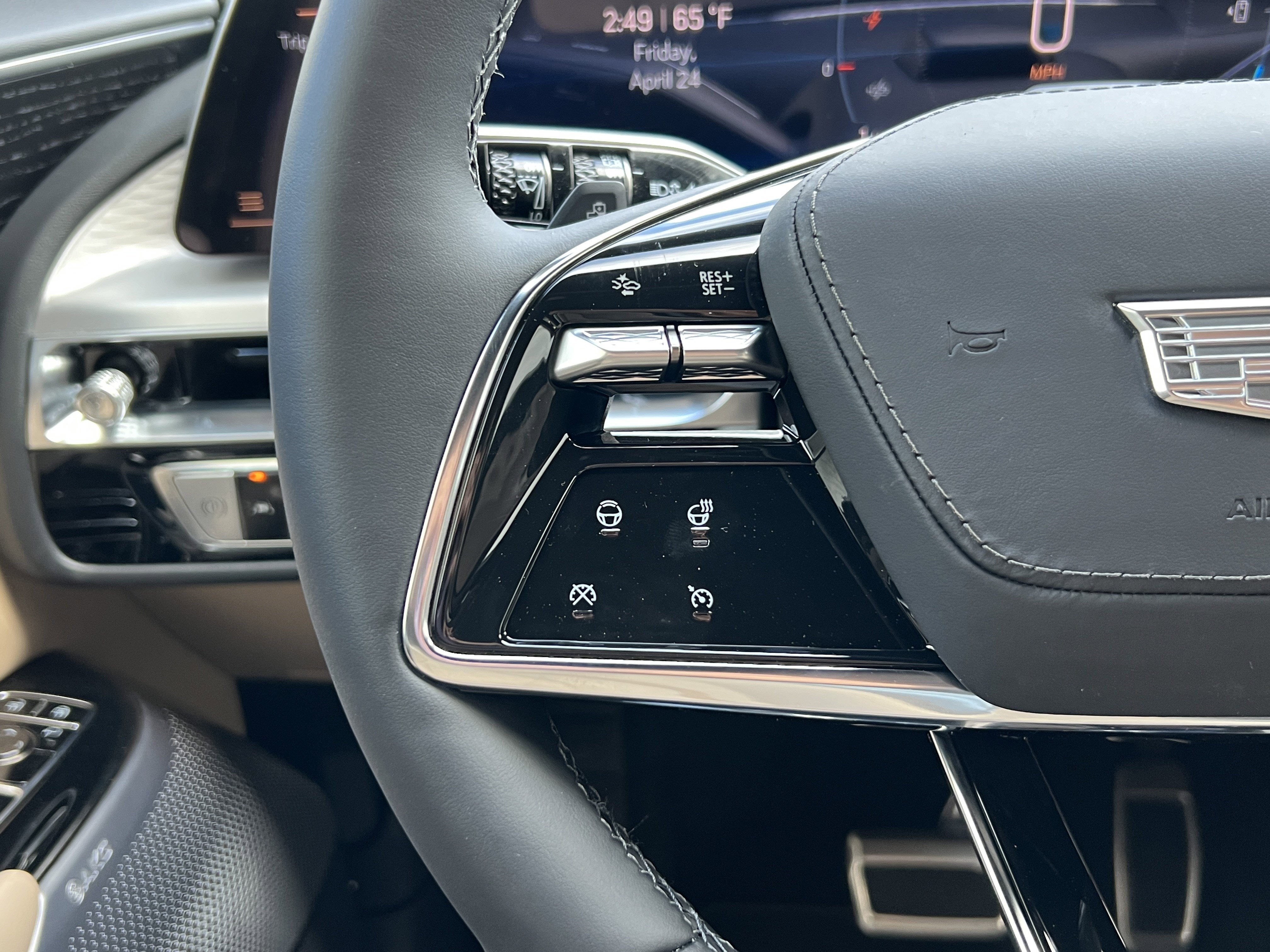 New 2026 Cadillac Lyriq Signature Luxury AWD/4WD image 28