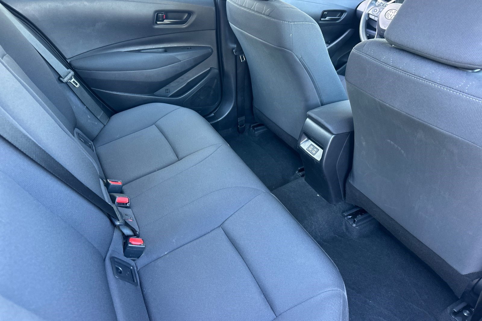 Used 2025 Toyota Corolla LE FWD image 29