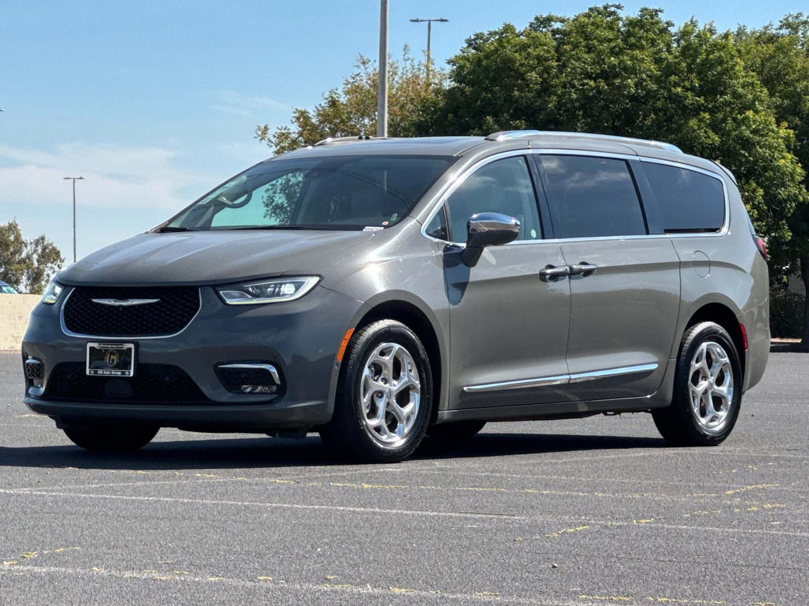 Used 2021 Chrysler Pacifica Limited w/ Premium & Safety Sphere Group AWD/4WD image 8
